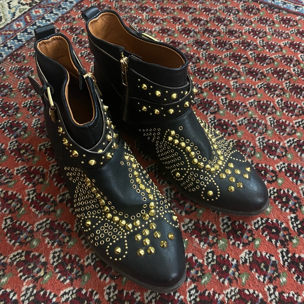 Coconuts by Matisse Studded Booties: Badd